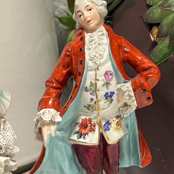 PAIR COLONIAL CAPODIMONTE COUPLE BOY GIRL DOVE FLOWERS,DRESDEN LACE - Picture 2 of 12